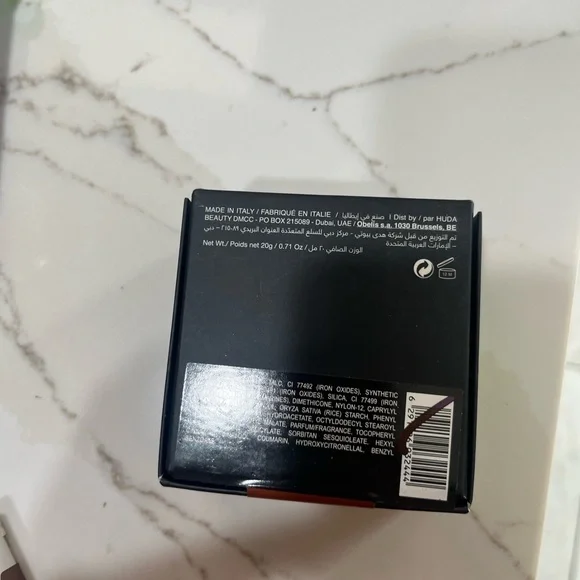 Huda Beauty Easy Bake Loose Powder - Picture 3 of 3
